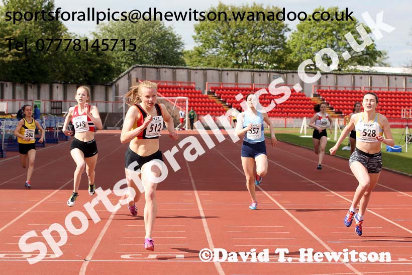 Womens under-17s 200 metres, North Eastern Champs, Gateshead Stadium. Photo: David T. Hewitson/Sports for All Pics